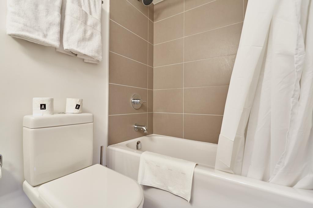 Atlas Suites - Yorkville Furnished Apartments Торонто Номер фото