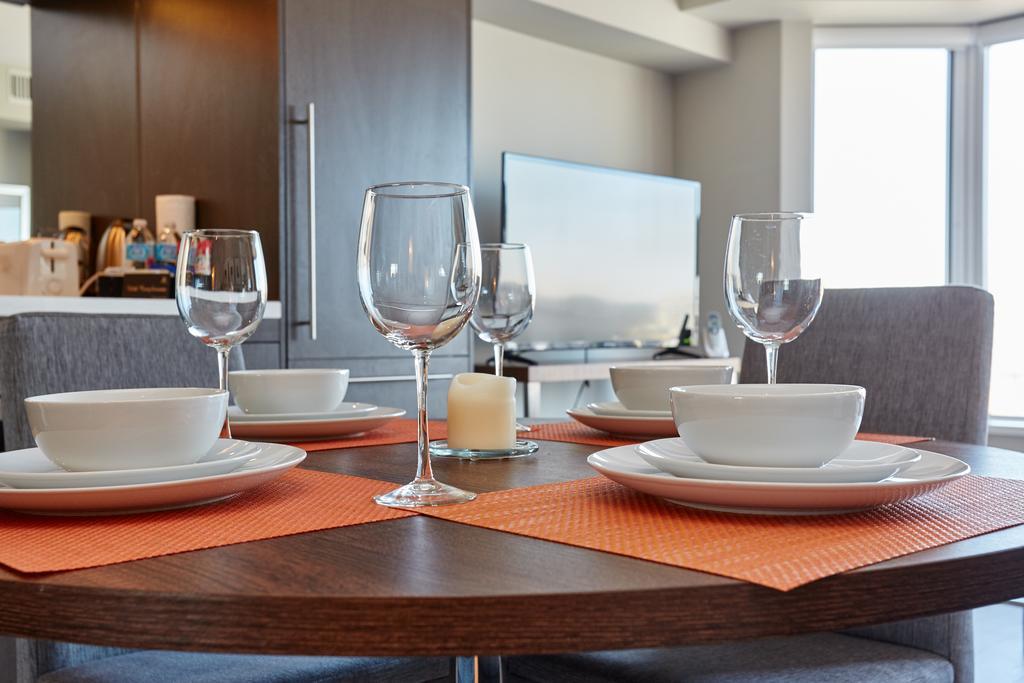 Atlas Suites - Yorkville Furnished Apartments Торонто Номер фото