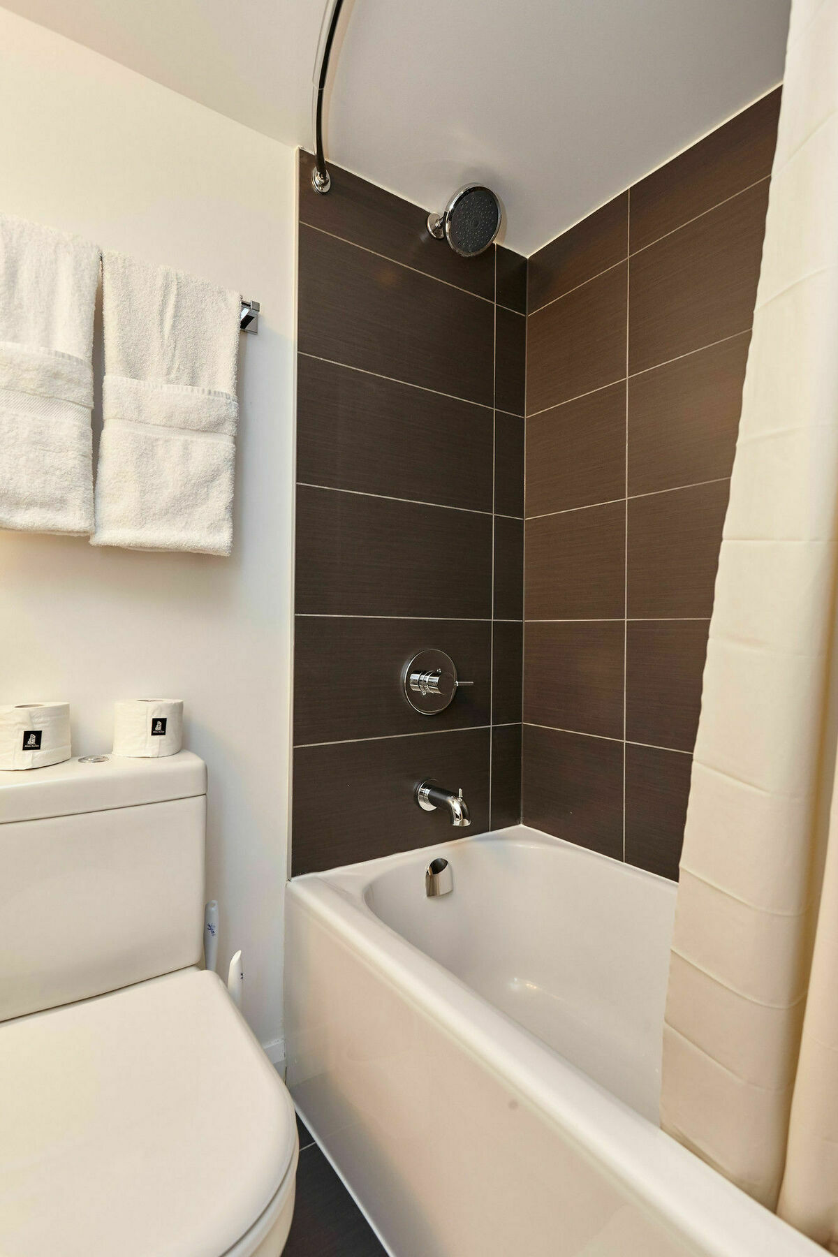 Atlas Suites - Yorkville Furnished Apartments Торонто Екстер'єр фото