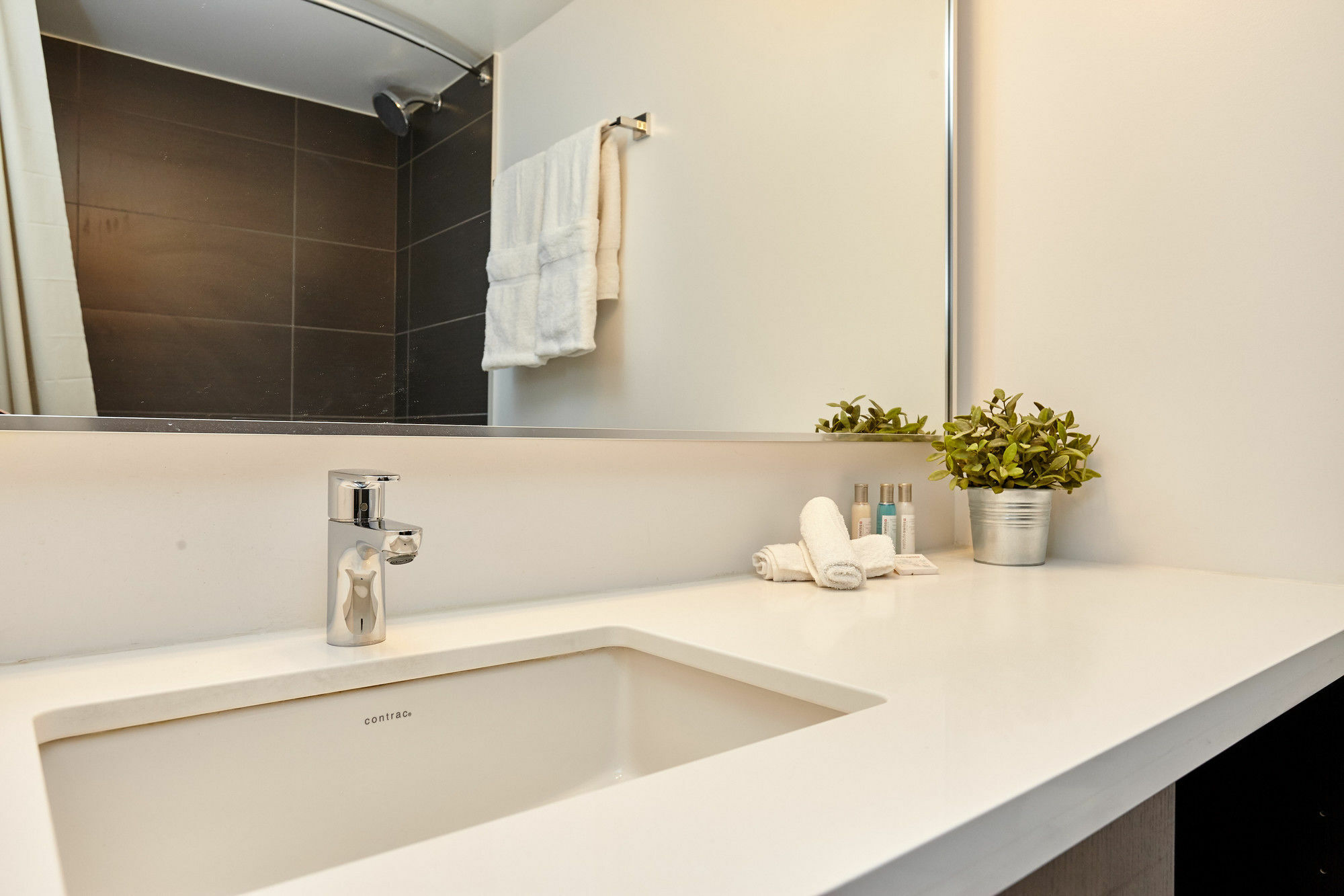 Atlas Suites - Yorkville Furnished Apartments Торонто Екстер'єр фото