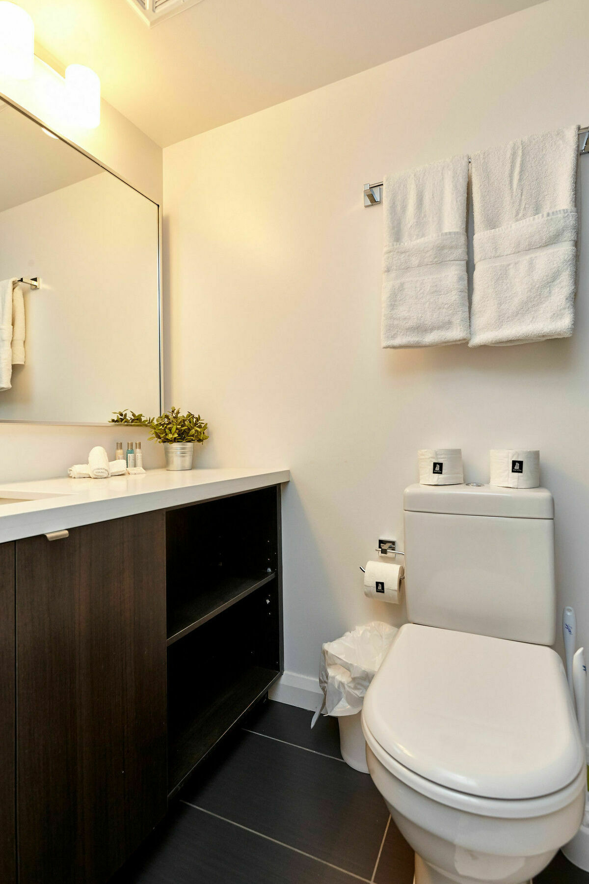 Atlas Suites - Yorkville Furnished Apartments Торонто Екстер'єр фото