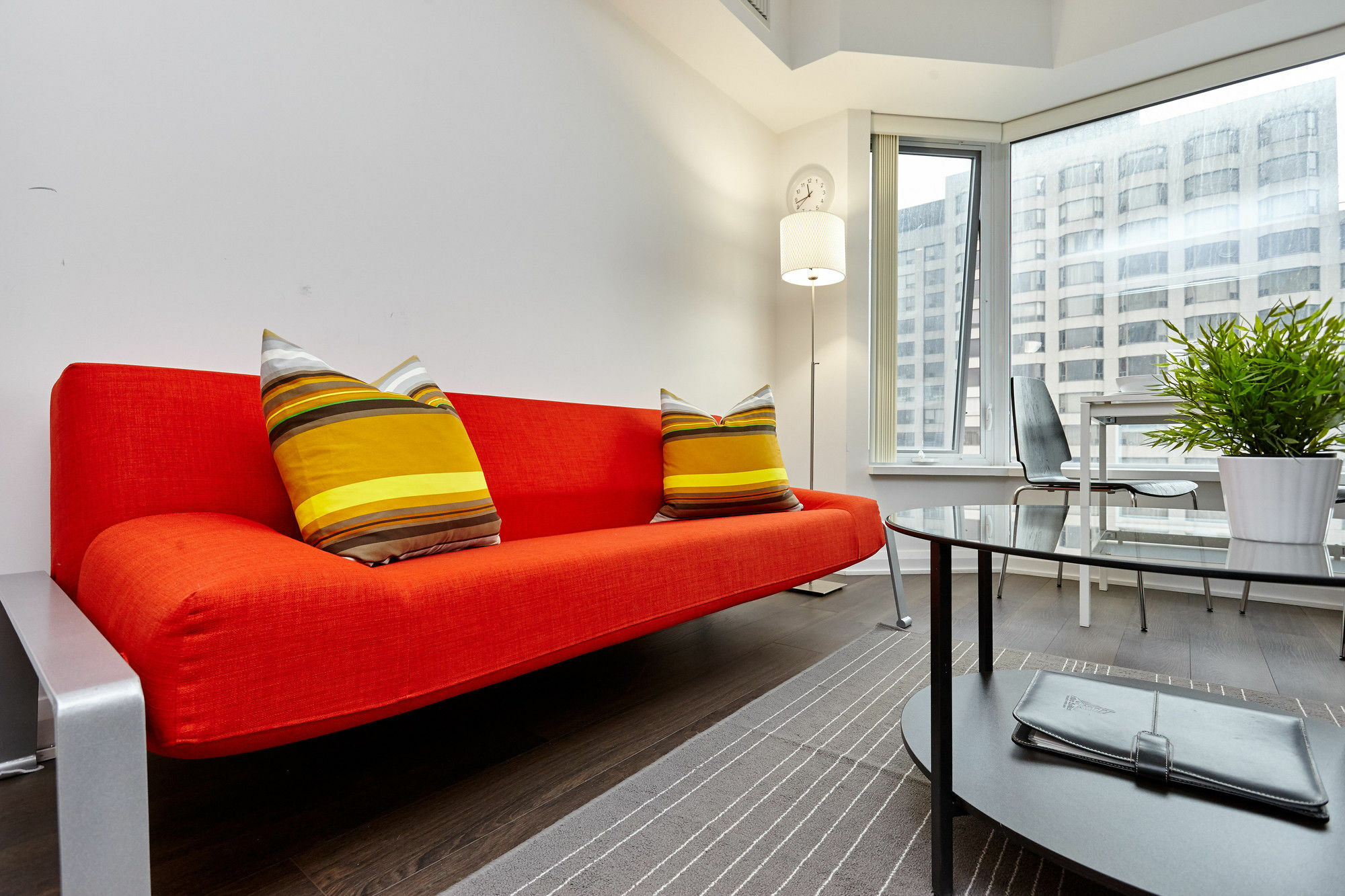 Atlas Suites - Yorkville Furnished Apartments Торонто Екстер'єр фото